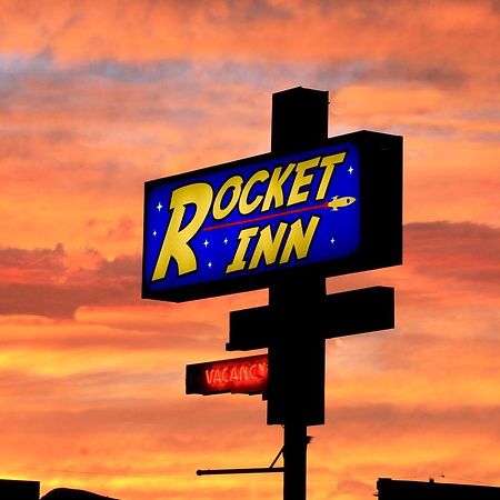 טרות' אור קונסקוונסס Rocket Inn מראה חיצוני תמונה