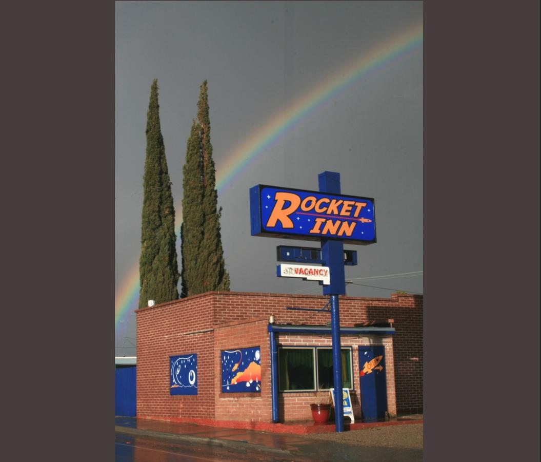 טרות' אור קונסקוונסס Rocket Inn מראה חיצוני תמונה