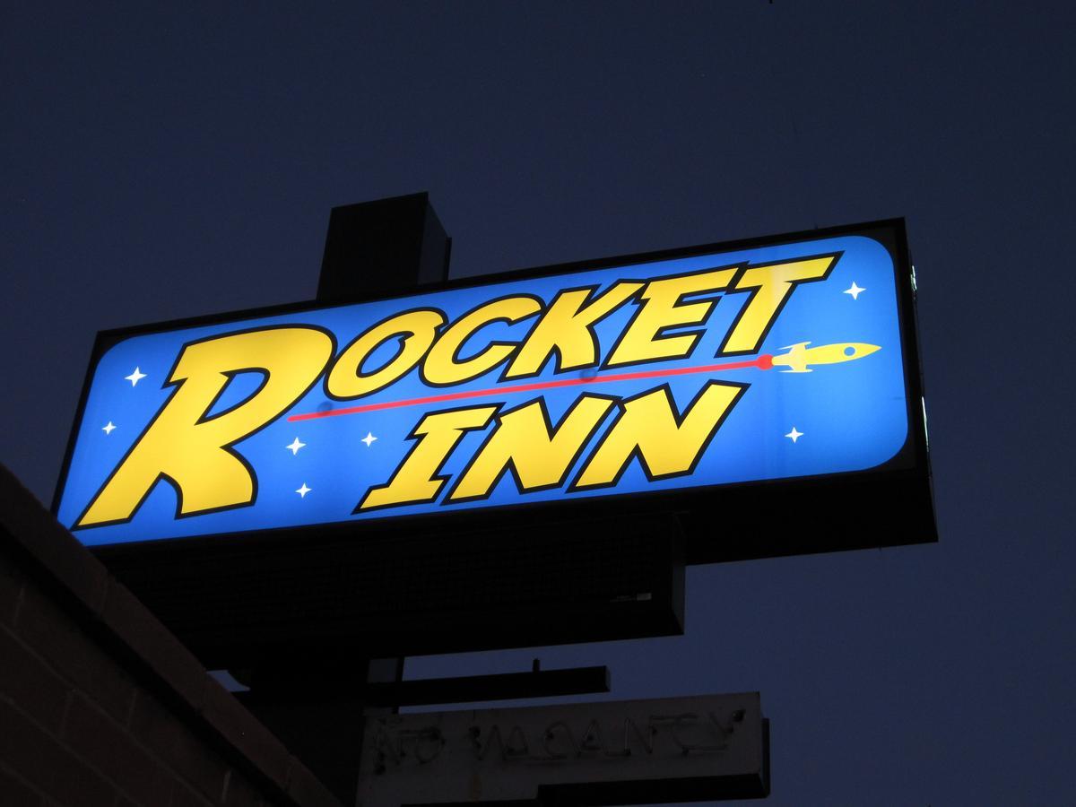 טרות' אור קונסקוונסס Rocket Inn מראה חיצוני תמונה