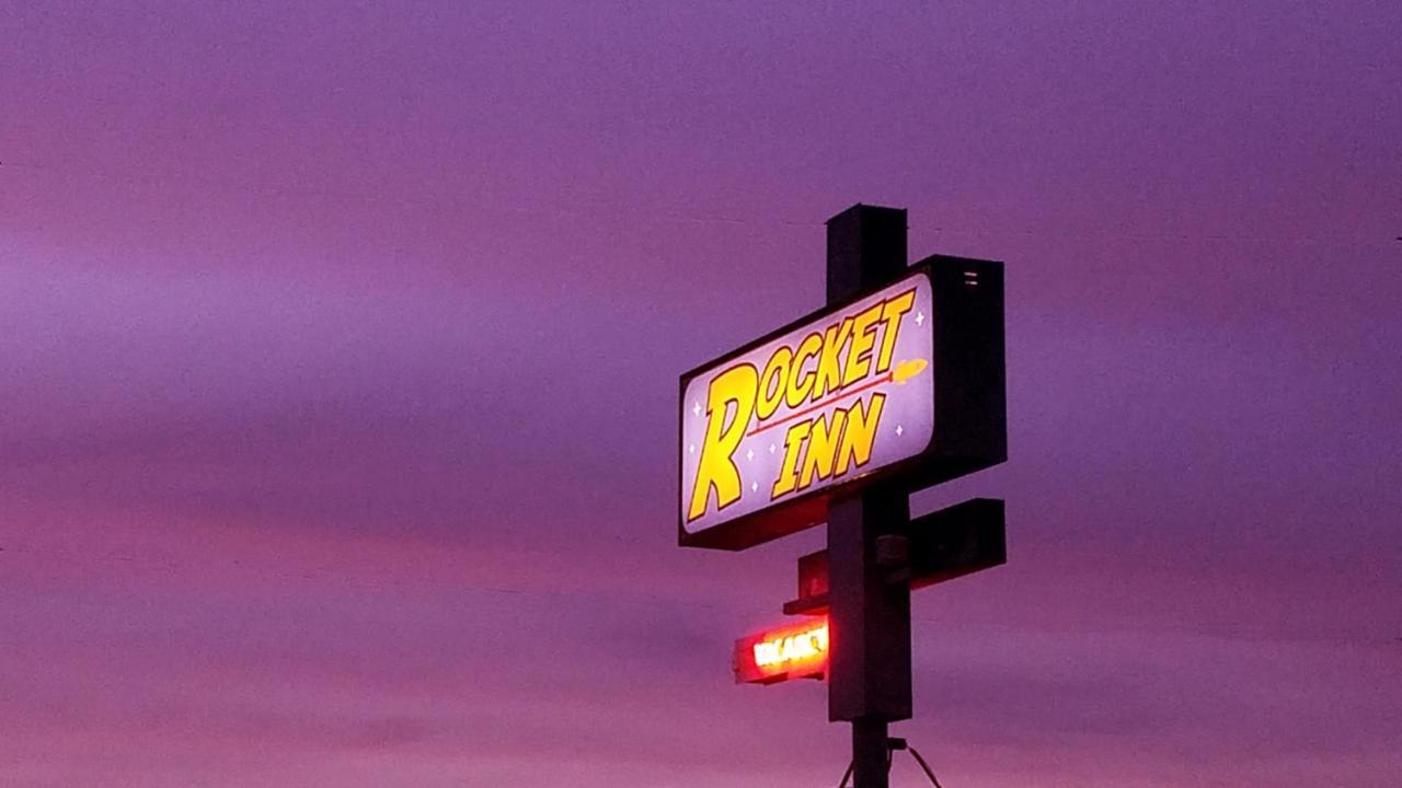 טרות' אור קונסקוונסס Rocket Inn מראה חיצוני תמונה